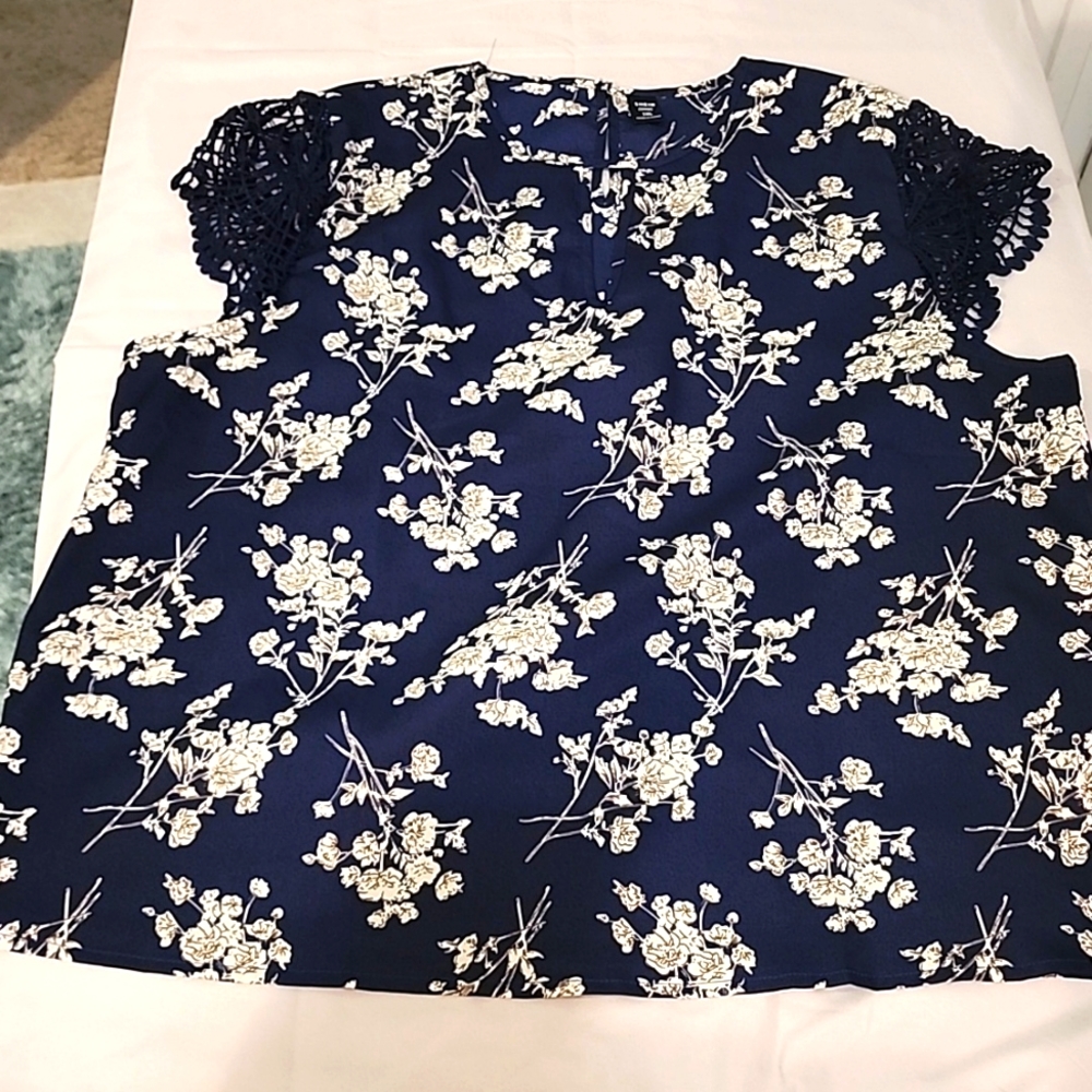 Navy & cream lace sleeve blouse
